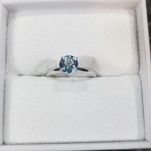 10k white gold size 6 aquamarine solitare ring